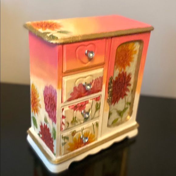 Painted Vintage Zinnia Jewelry Box